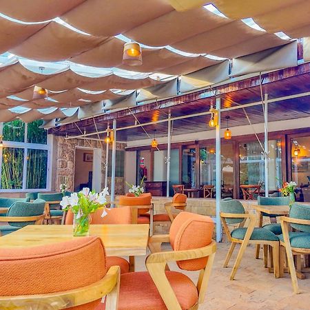 Отель Zereniti House Muyaka Экстерьер фото