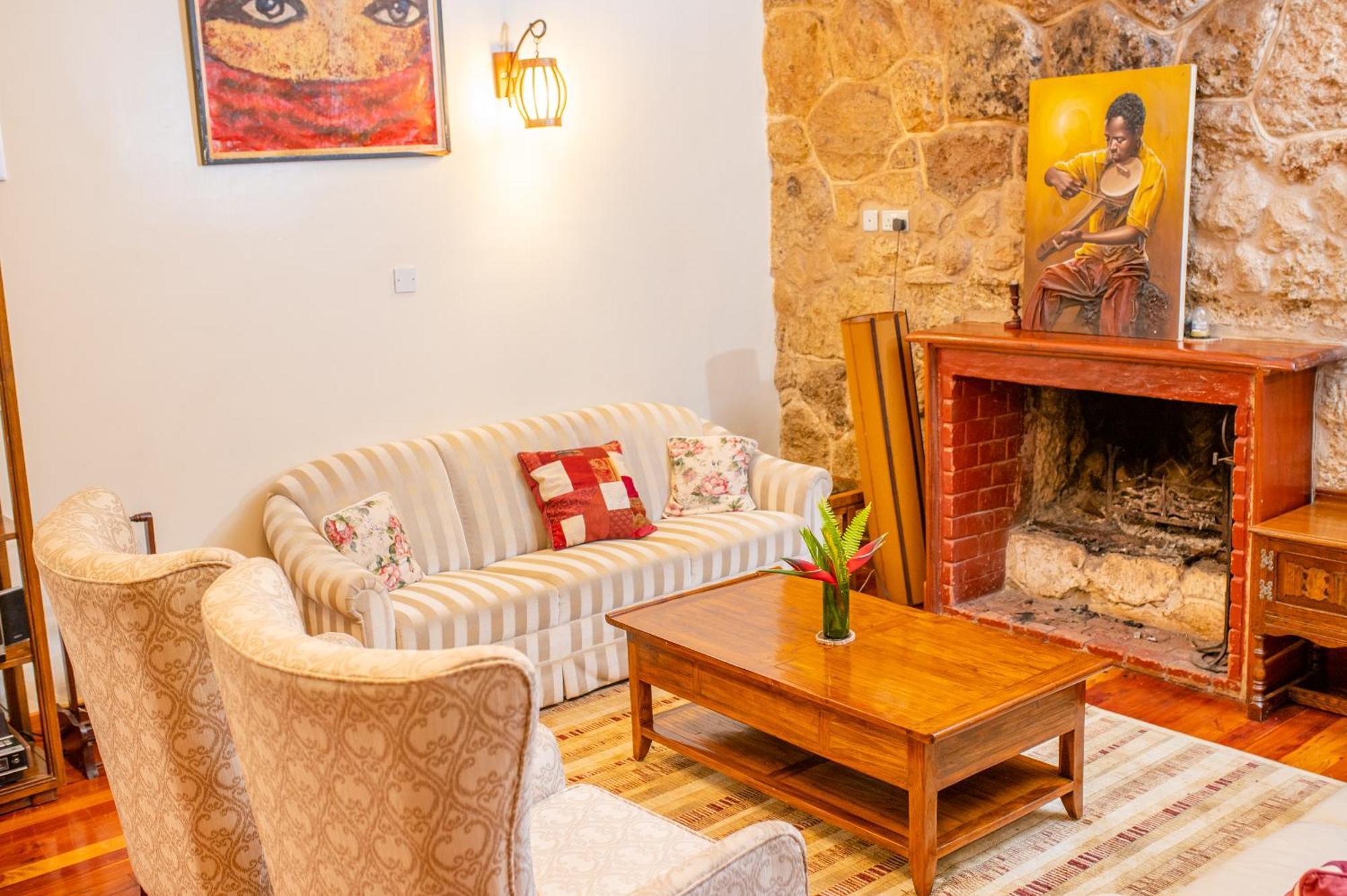 Отель Zereniti House Muyaka Экстерьер фото