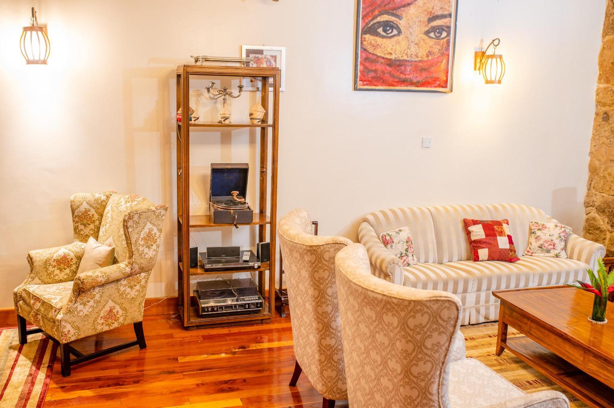 Отель Zereniti House Muyaka Экстерьер фото