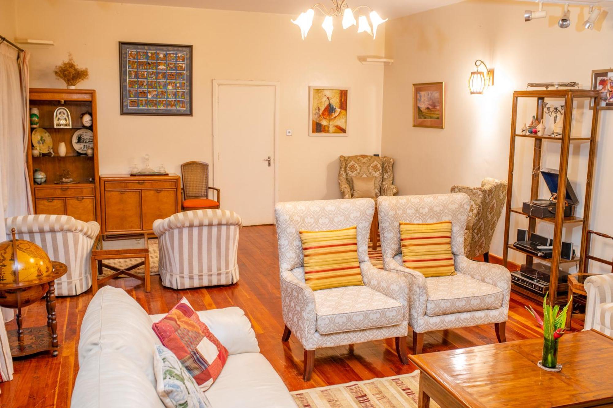 Отель Zereniti House Muyaka Экстерьер фото