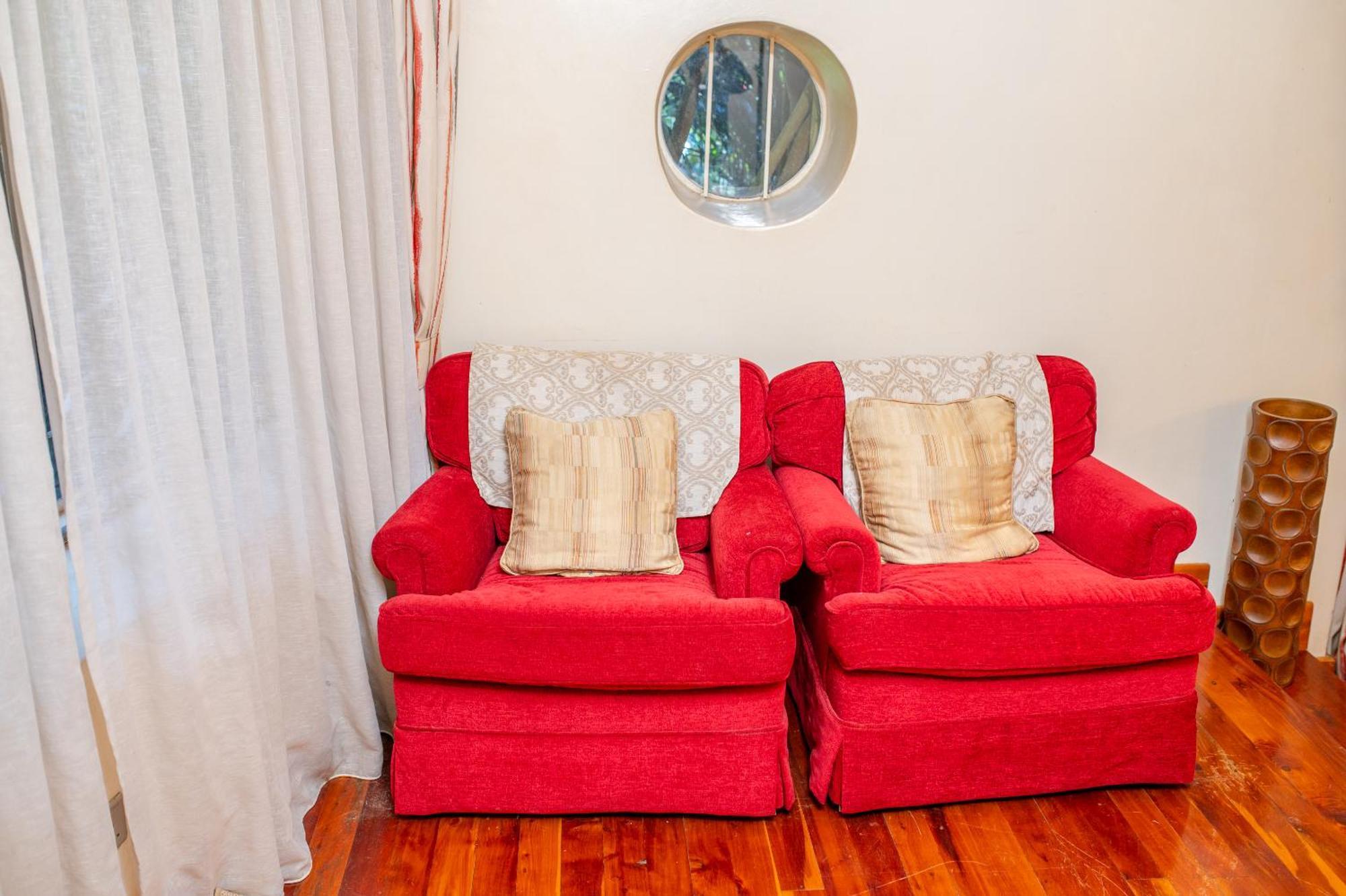 Отель Zereniti House Muyaka Экстерьер фото