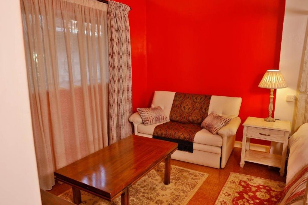 Отель Zereniti House Muyaka Экстерьер фото