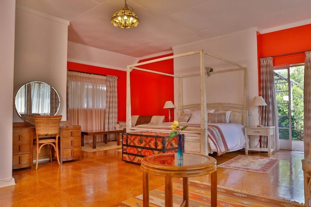 Отель Zereniti House Muyaka Экстерьер фото