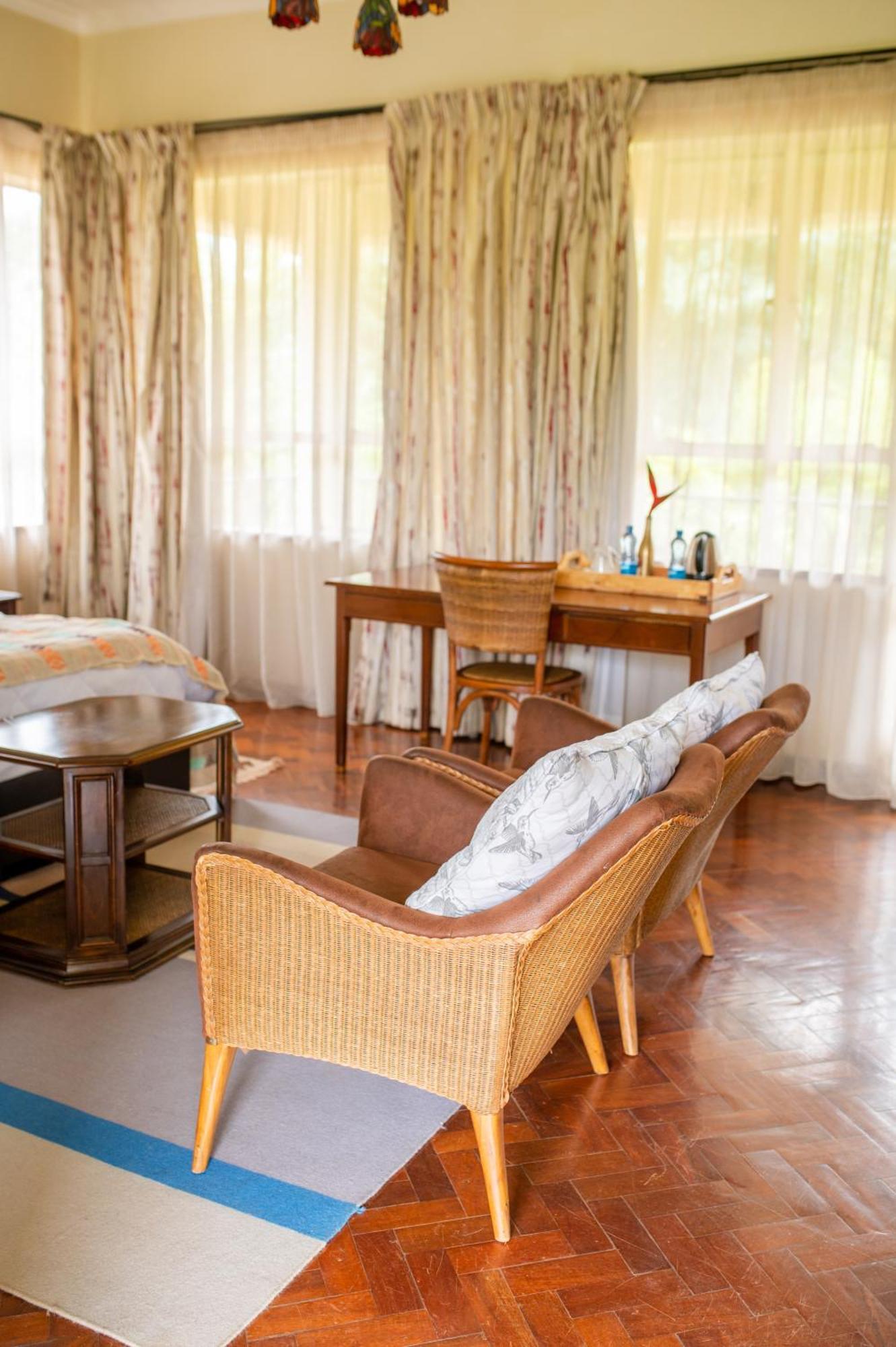 Отель Zereniti House Muyaka Экстерьер фото