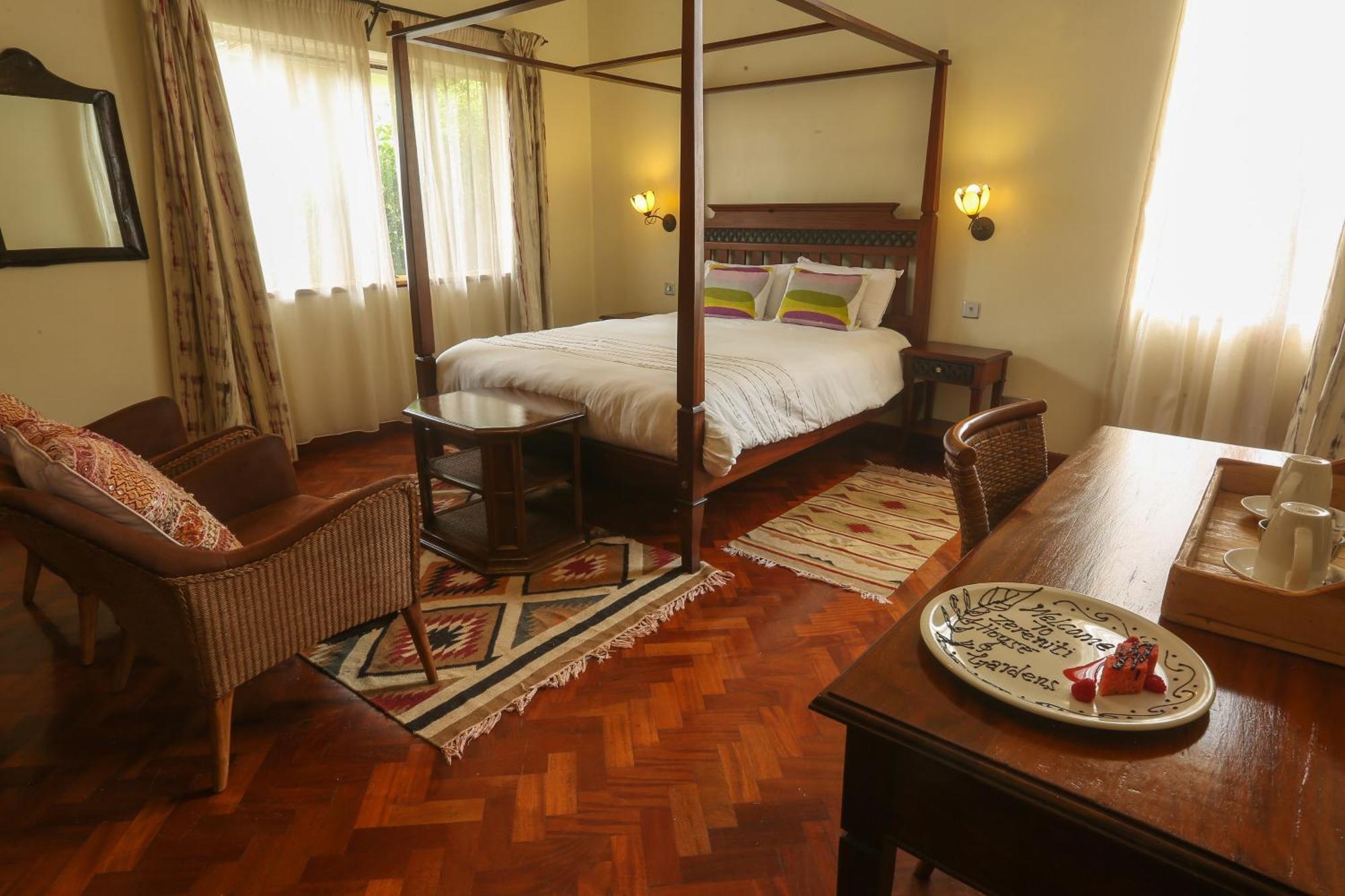 Отель Zereniti House Muyaka Экстерьер фото
