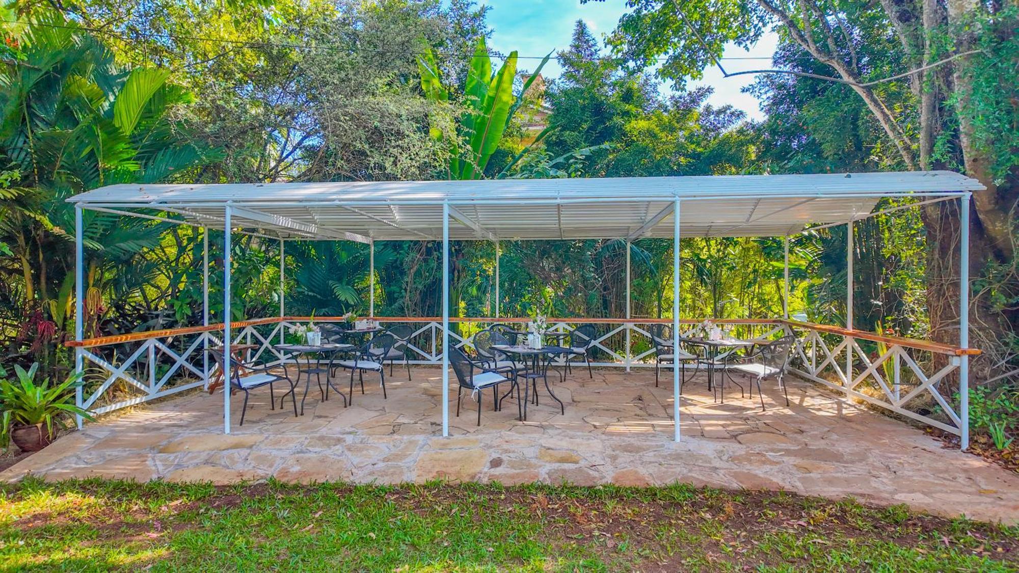 Отель Zereniti House Muyaka Экстерьер фото